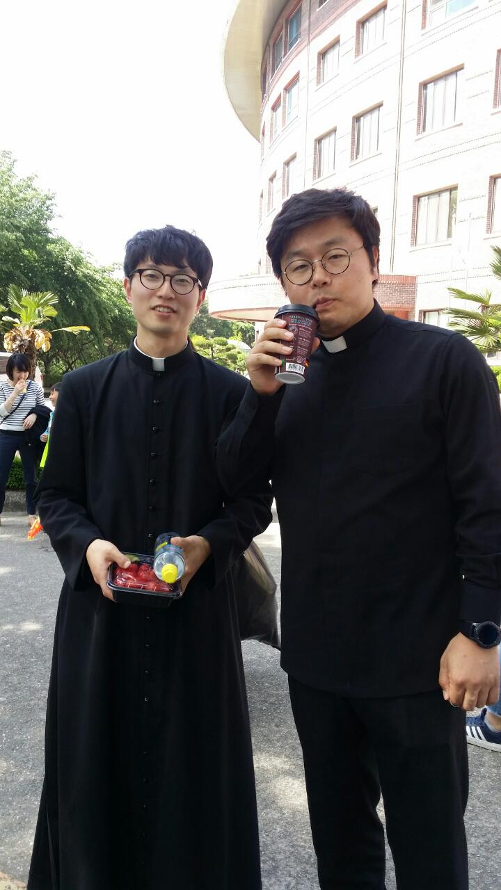 BandPhoto_2017_05_08_07_43_24.jpg