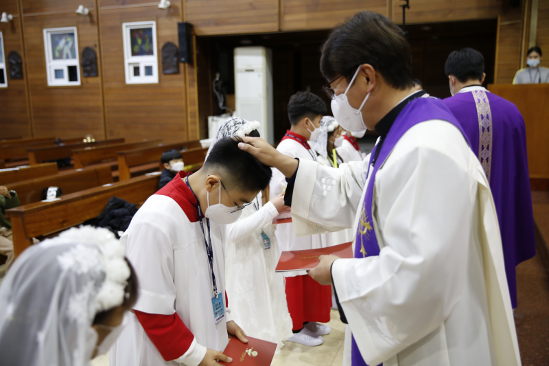 2020-12-19 초등부 세례식 및 첫영성체 (66).png