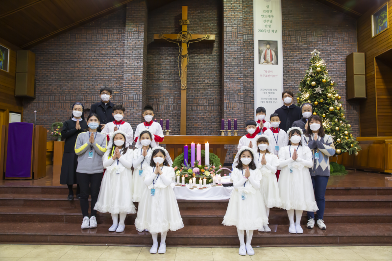 2020-12-19 초등부 세례식 및 첫영성체 (93).png