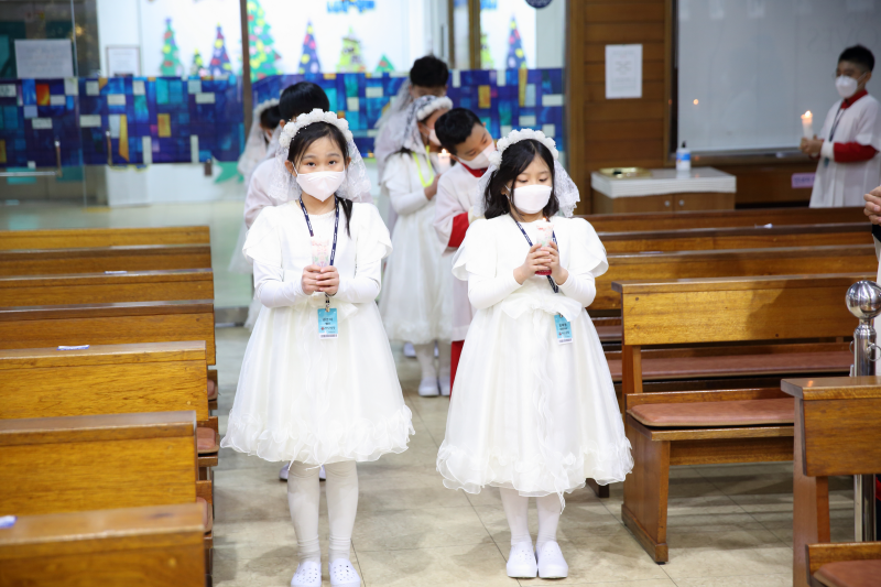 2020-12-19 초등부 세례식 및 첫영성체 (30).png