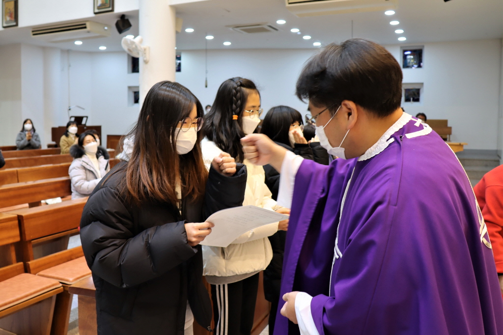 2021_12_18 초등부 졸업식 (45).JPG