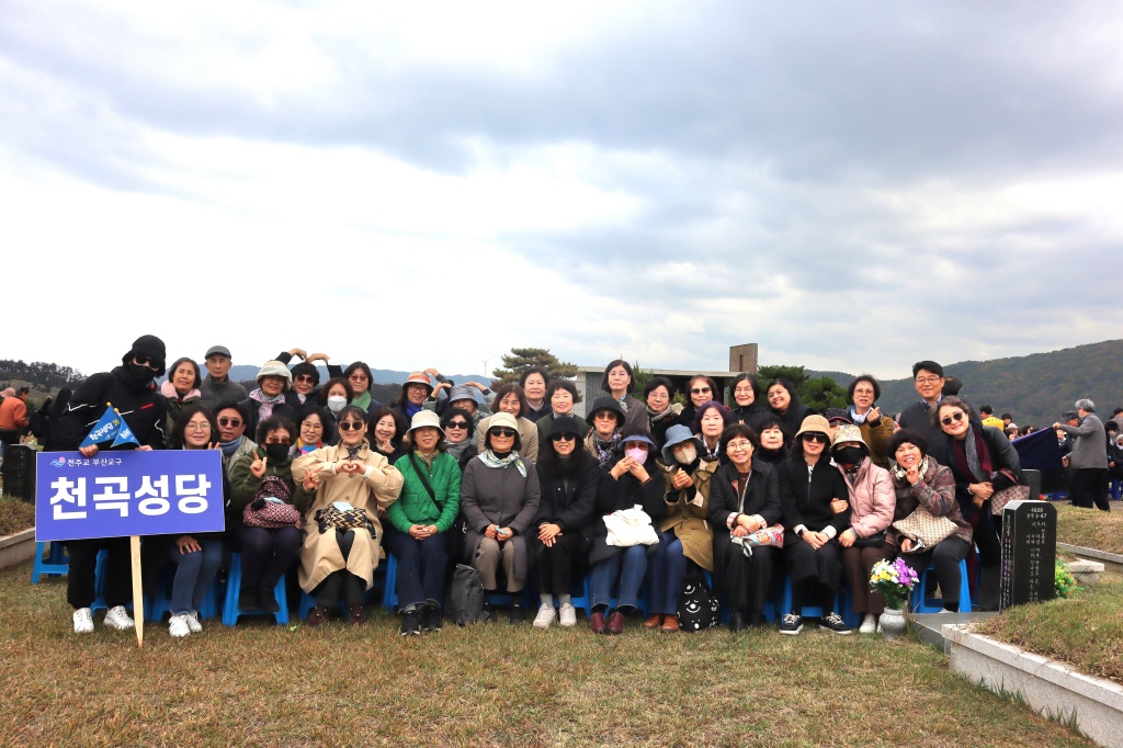 2025_11_03 위령의 날 미사 (1).jpg