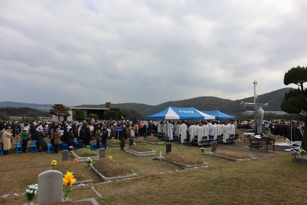 2025_11_03 위령의 날 미사 (6).JPG