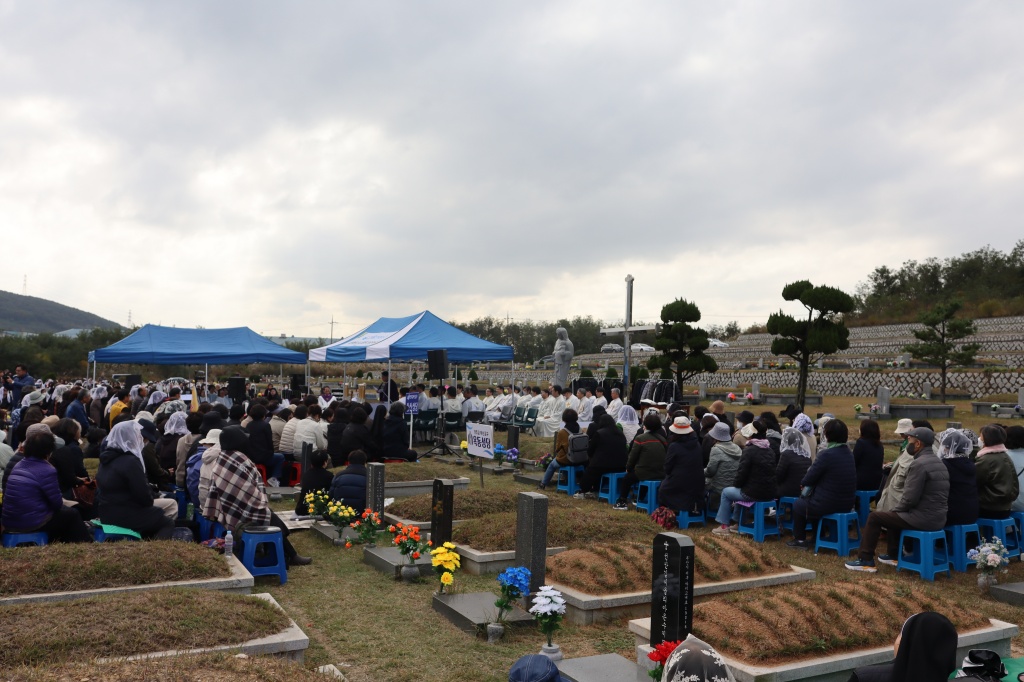 2025_11_03 위령의 날 미사 (8).JPG