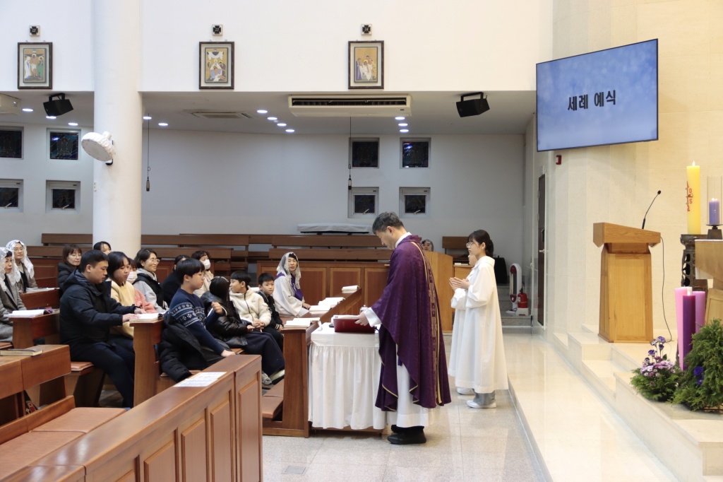 2025_12_02 세례식 (2).JPG