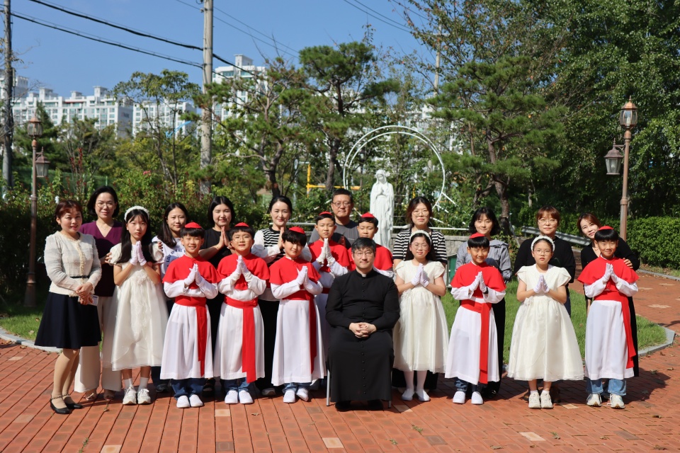 2024_10_12 첫영성체 기념사진 (13).JPG