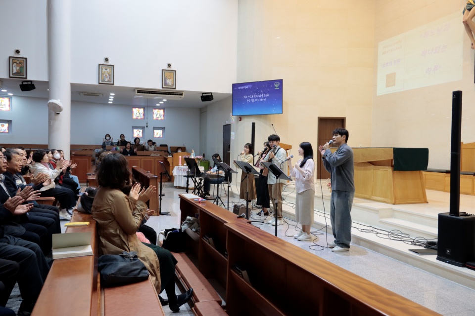 2025_11_17 연총 1부 오후의정원 (23).JPG