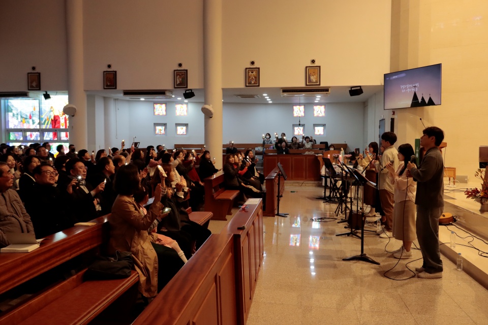 2025_11_17 연총 1부 오후의정원 (19).JPG