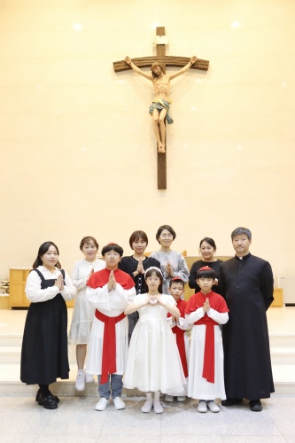 (용량수정) 2025_10_18 첫영성체 기념사진 (10).JPG