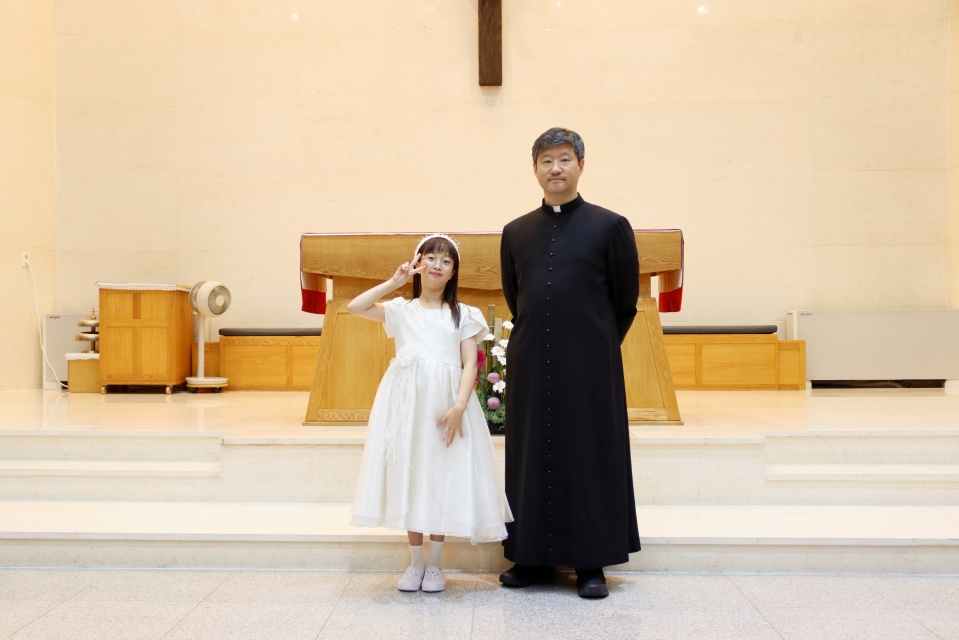 (용량수정) 2025_10_18 첫영성체 기념사진 (7).JPG