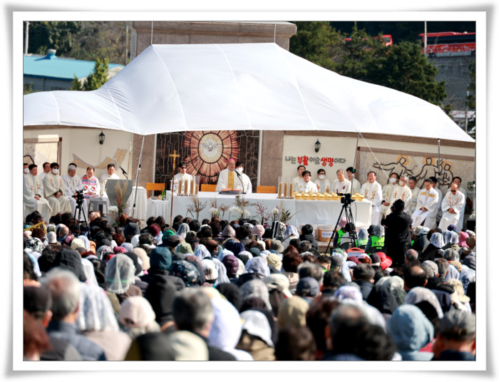 251102_합동위령미사 (22).jpg