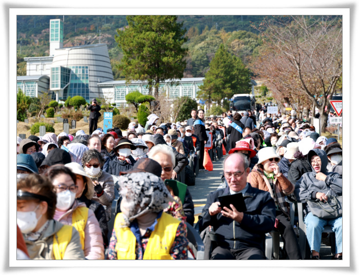 251102_합동위령미사 (16).jpg