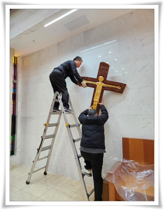 241129_대림십자가교체02.jpg