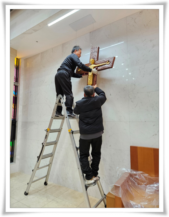 241129_대림십자가교체01.jpg
