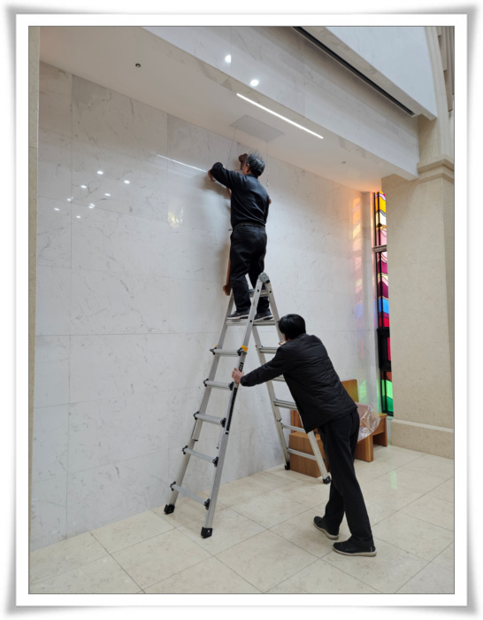241129_대림십자가교체07.jpg