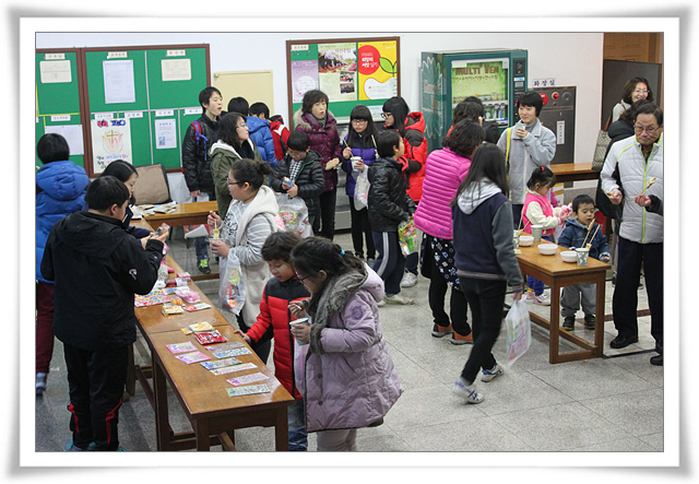 20121223 2012년 주일학교 은총시장 (29).jpg