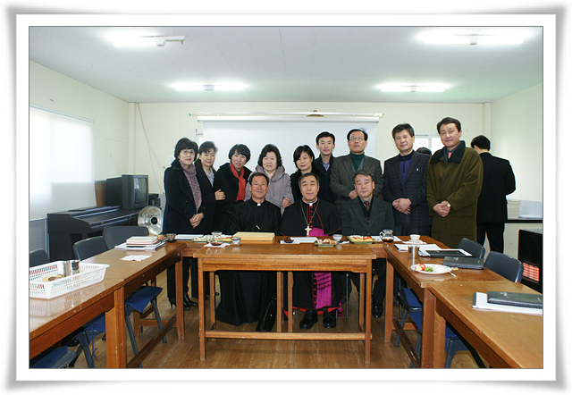 20120208 주교님 본당 방문 (60).jpg