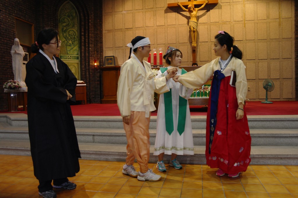 2012년 순교자성월 교사들연극.jpg
