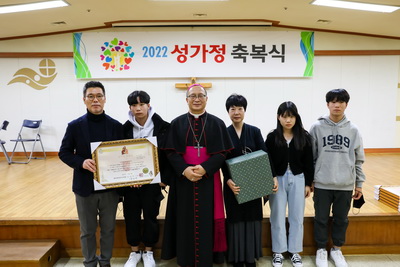 20221209성가정축복장수여식105 복사_resize.jpg