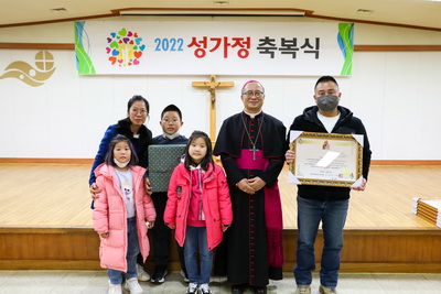 20221209성가정축복장수여식132 복사_resize.jpg