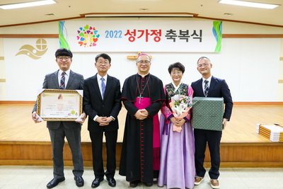 20221209성가정축복장수여식157 복사_resize.jpg