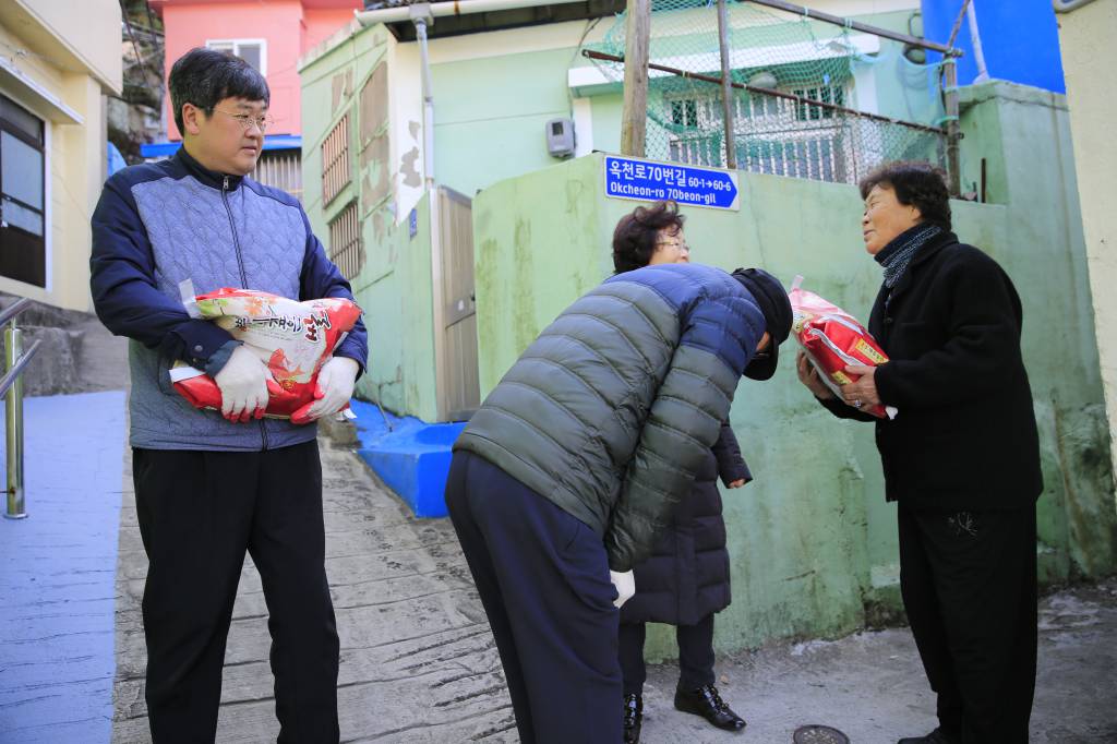 20181208부산가톨릭사진가협회아미성당봉사023.JPG