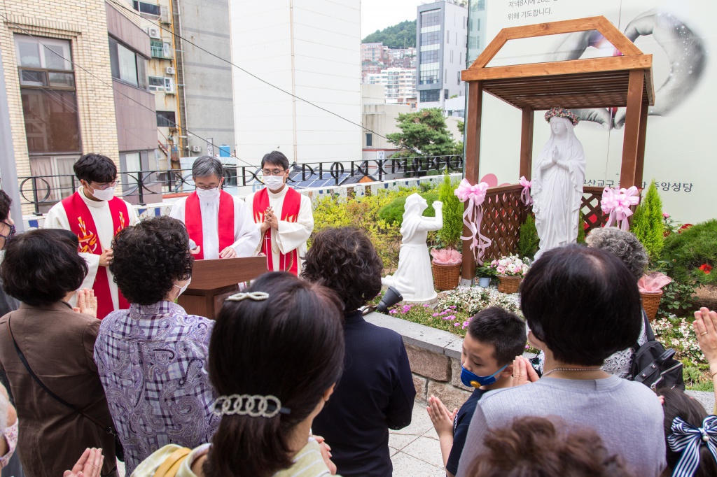 20200705중앙성당성모상축복식002.jpg