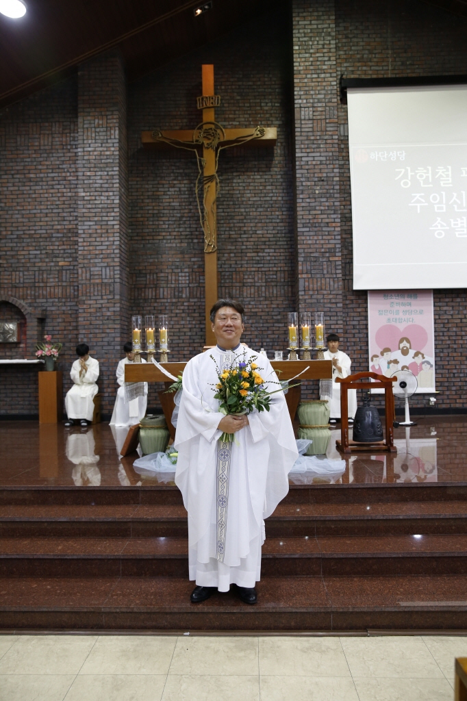 [크기변환]2023-08-15 강헌철 펠릭스 신부님 송별식 (09).JPG