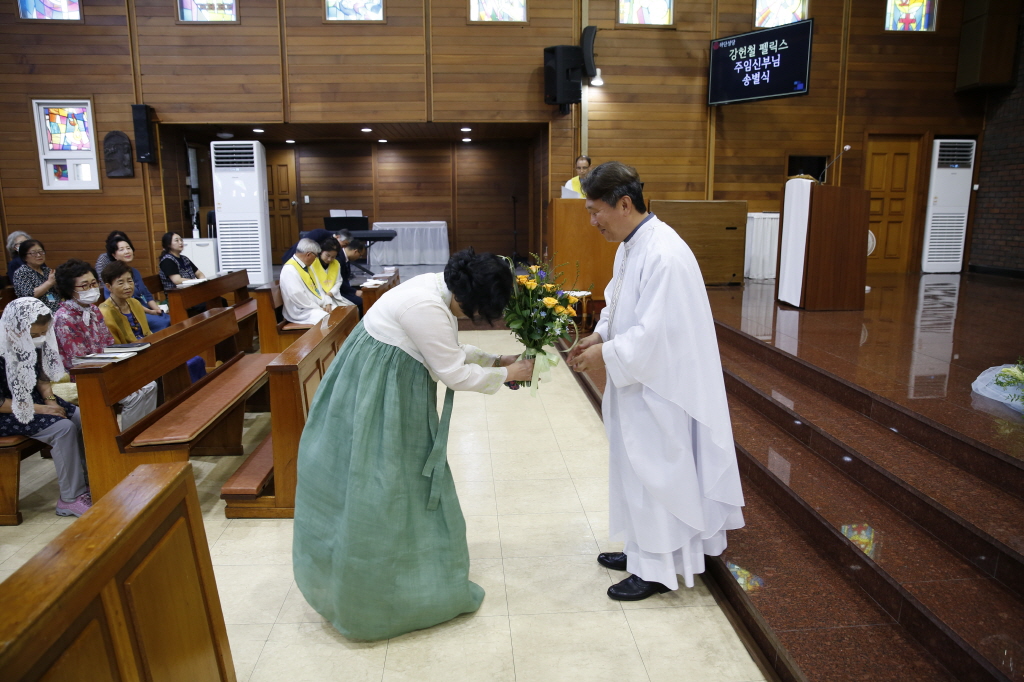 [크기변환]2023-08-15 강헌철 펠릭스 신부님 송별식 (02).JPG