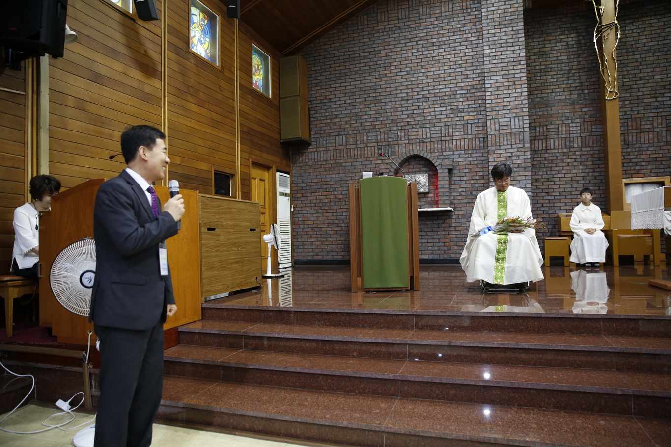 2019-10-03 권동국 라우렌시오 신부님 송별식 (12)_크기변경.JPG