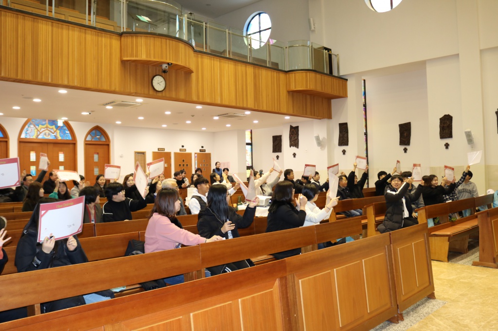 2019-12-21 주일학교 중고등부 대부모님과 함께하는 교리골든벨 (33).JPG