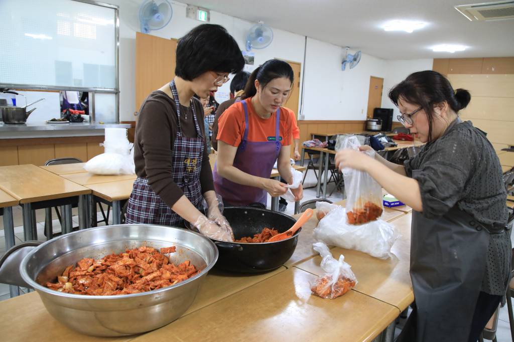 20181004사직대건성당불우이웃반찬나눔001.jpg