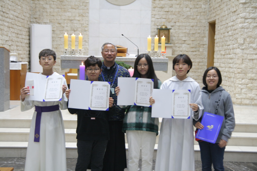 12월21일(토)16시주일학교졸업식성전에1부%20018.jpg