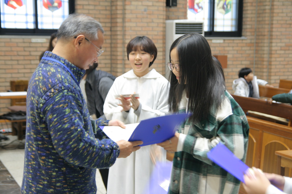 12월21일(토)16시주일학교졸업식성전에1부%20016.jpg