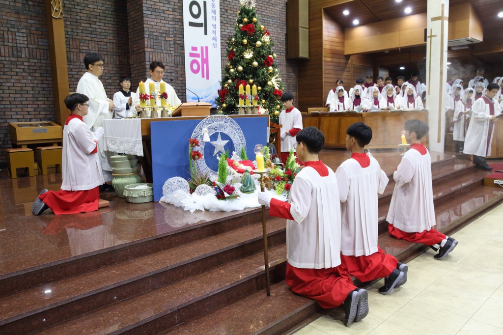 2019-12-24 성탄 성야 (175)_크기변경.JPG