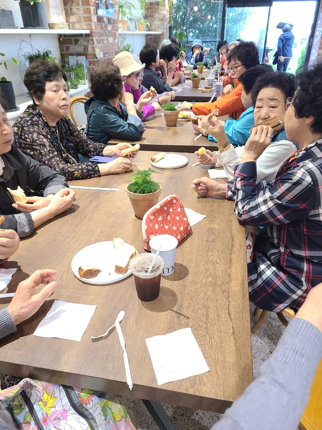 KakaoTalk_20250502_162843441_03.jpg