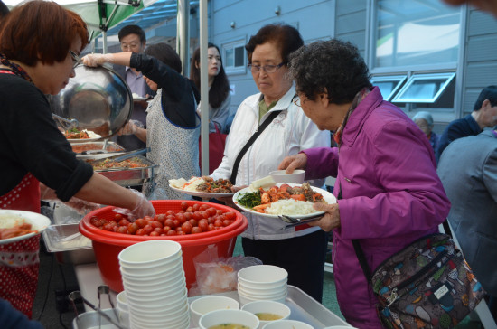 20170416부활대축일_명지_부활식사대접004.jpg