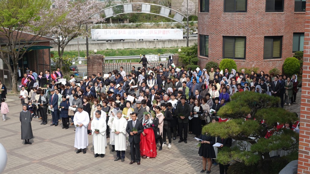 2017-04-09  10-36-40주님수난성지주일_삼계_001.JPG