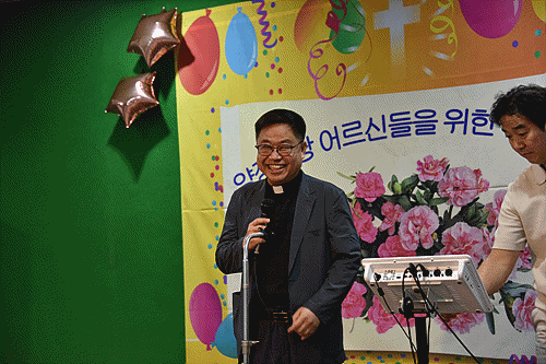 12_신부님.gif