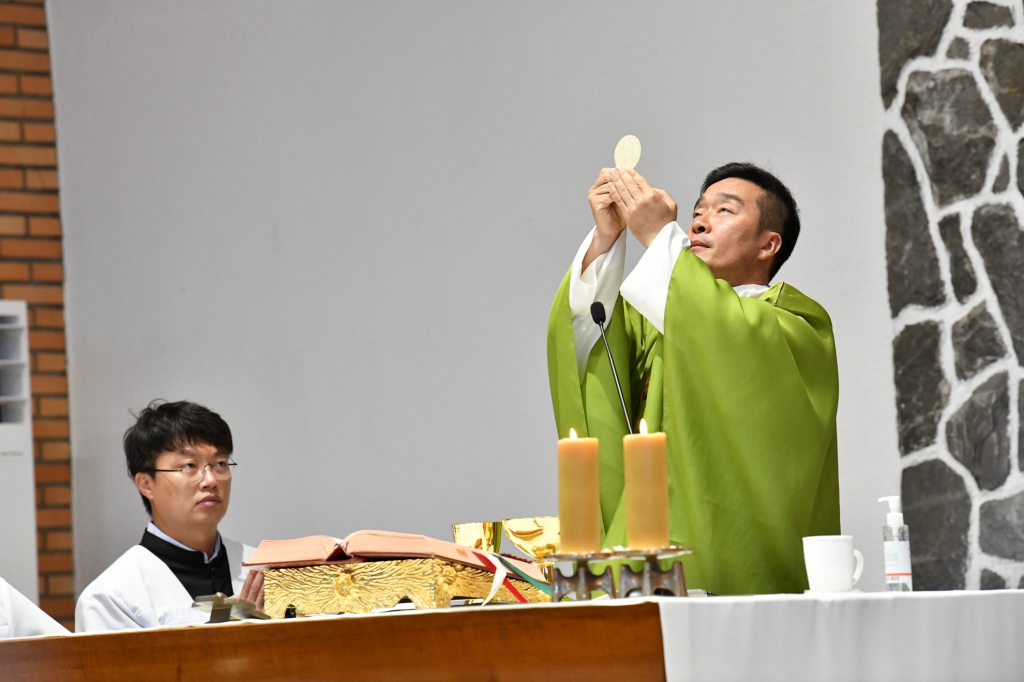 2024년 김종남스테파노 주임신부님 송별미사 (22).jpg