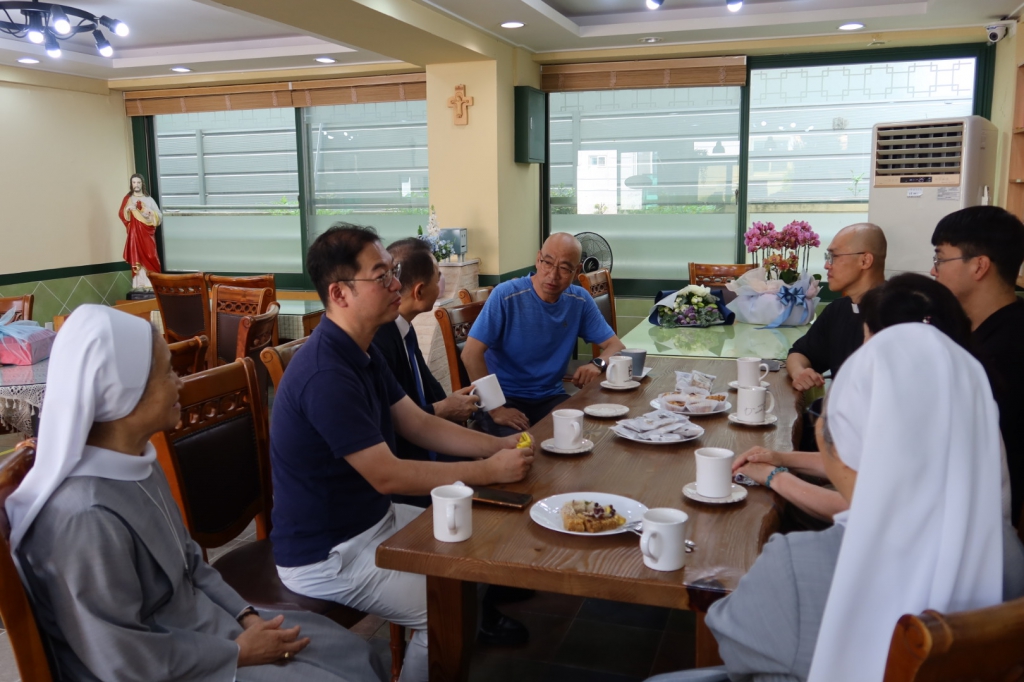김정욱 바오로 주임 신부님 환영식(2024. 8. 16) (41).jpg