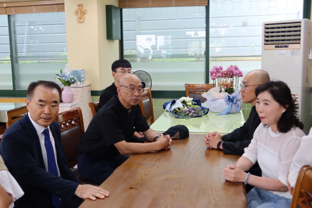 김정욱 바오로 주임 신부님 환영식(2024. 8. 16) (31).jpg