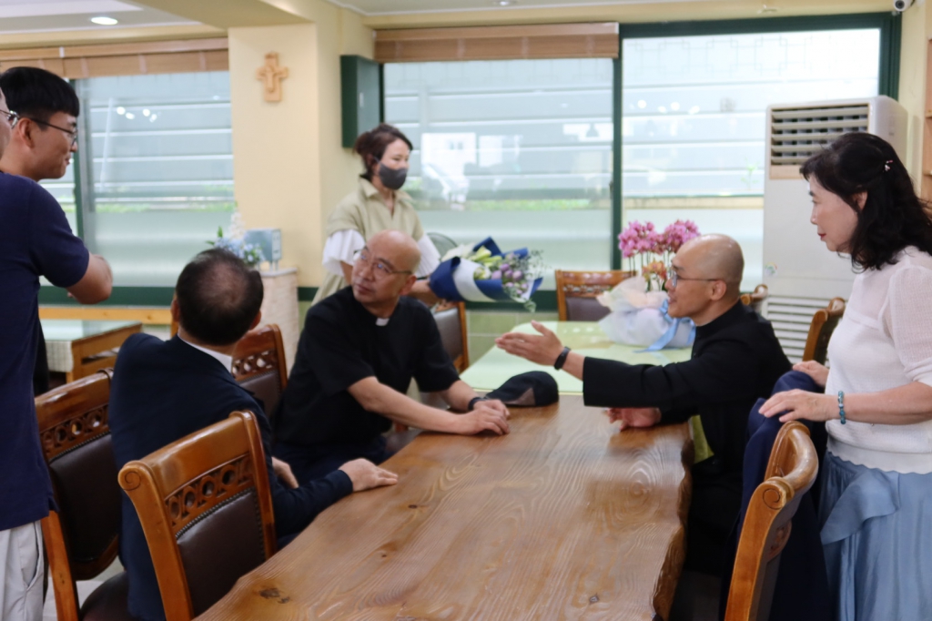 김정욱 바오로 주임 신부님 환영식(2024. 8. 16) (29).jpg