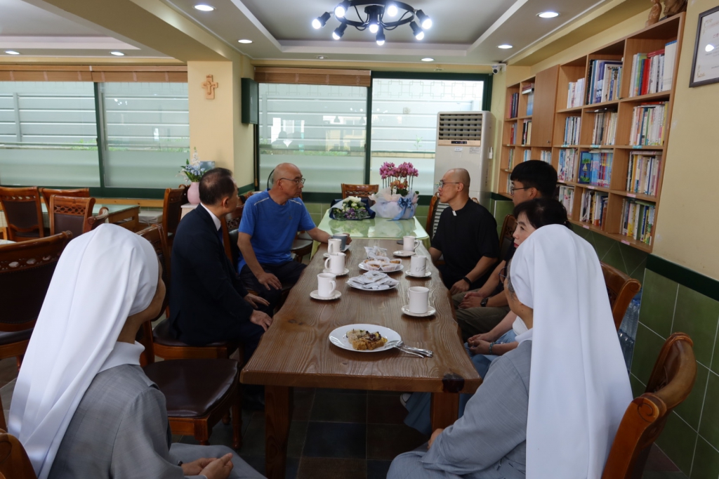 김정욱 바오로 주임 신부님 환영식(2024. 8. 16) (37).jpg