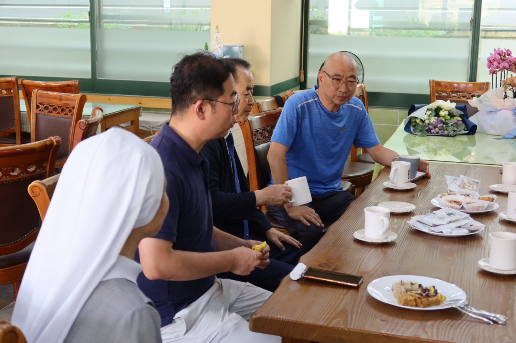 김정욱 바오로 주임 신부님 환영식(2024. 8. 16) (40).jpg