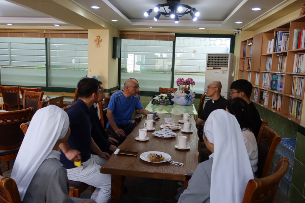 김정욱 바오로 주임 신부님 환영식(2024. 8. 16) (39).jpg