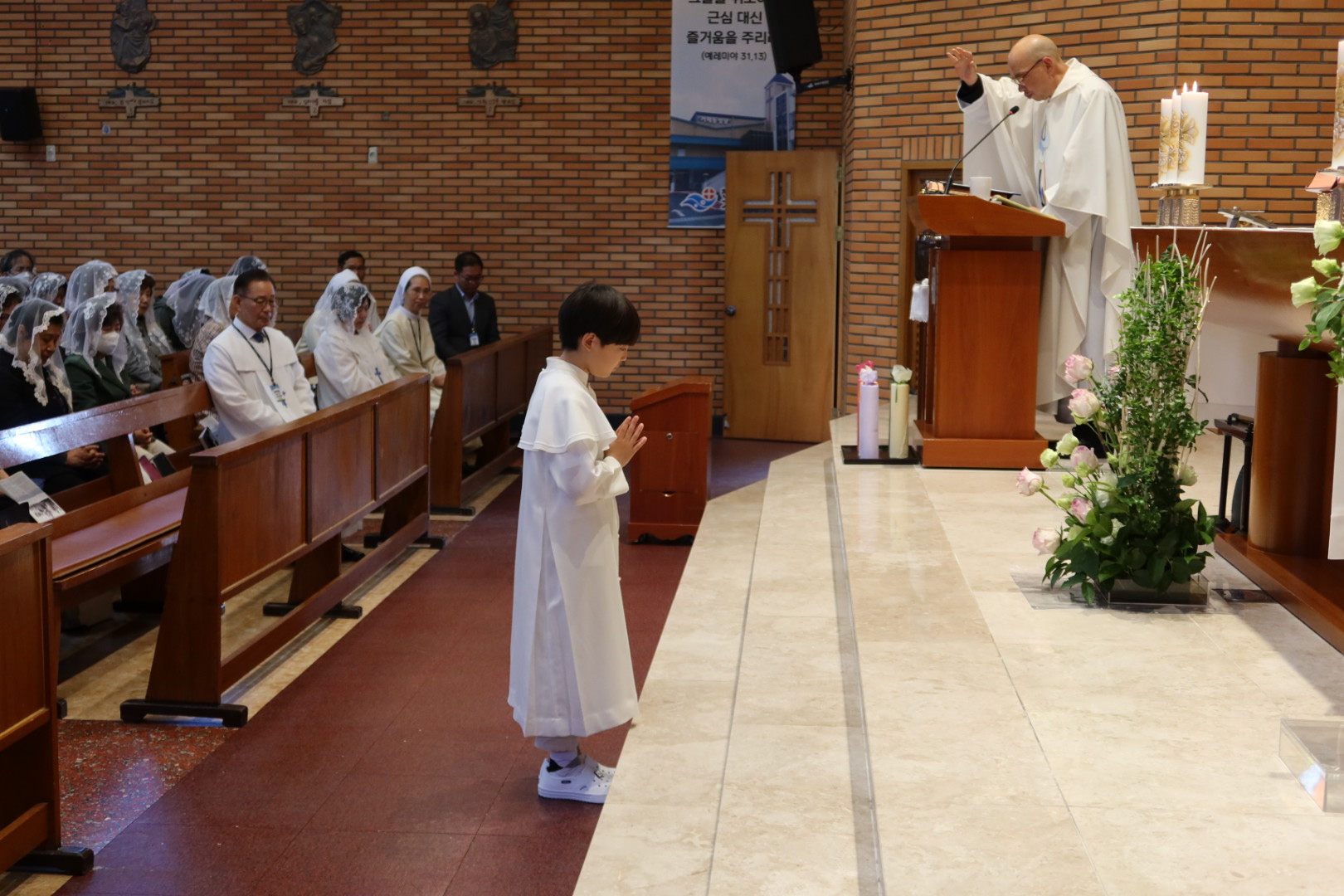 2025년 5월 첫 주 미사(신입 복사 입단식) (83).jpg