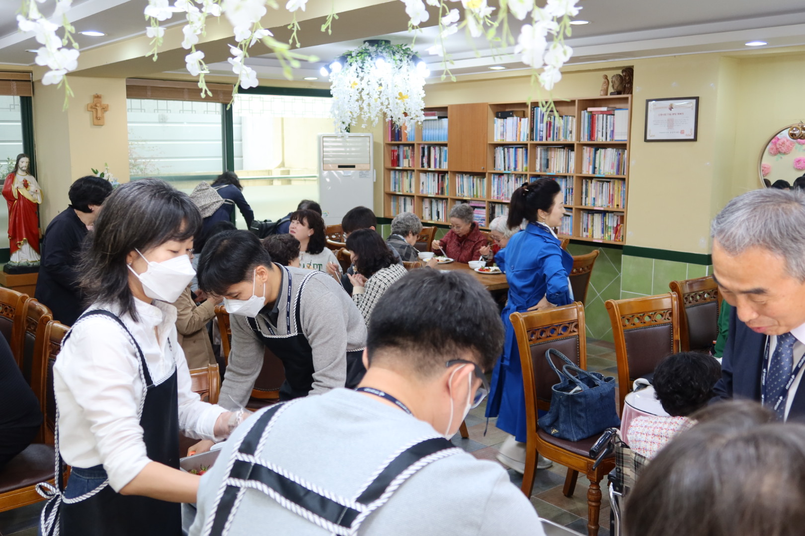 2025년 부활대축일 낮미사 (135).jpg