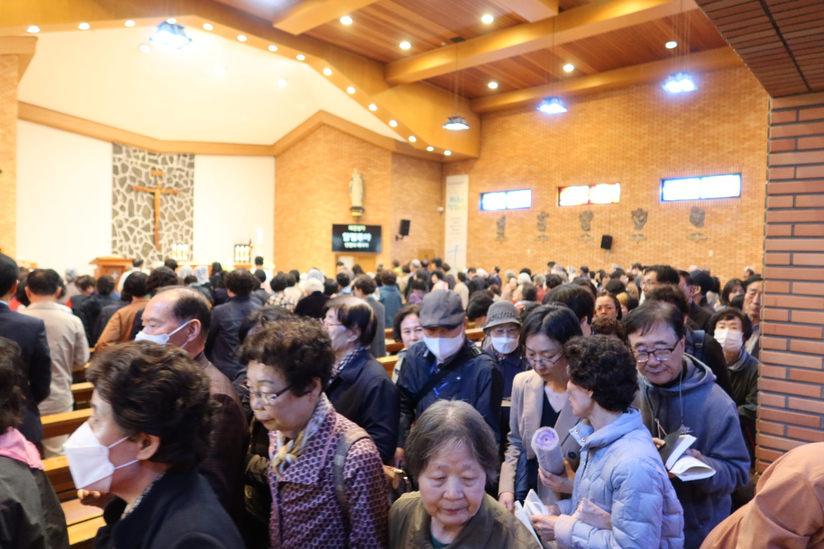 2025년 부활대축일 낮미사 (116).jpg