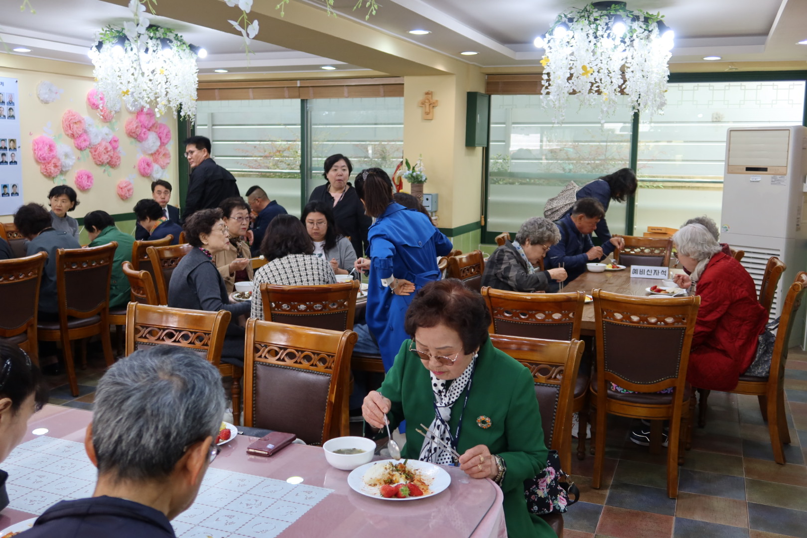 2025년 부활대축일 낮미사 (136).jpg
